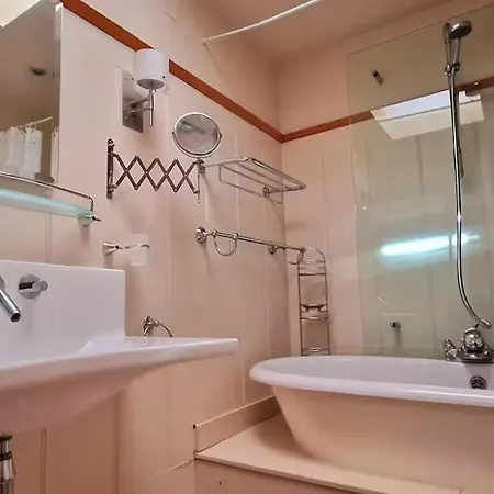 118 A Perfect Blend Of Charm And Luxury